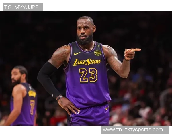 雷迪克透露詹姆斯本周积极参与个人训练提升状态 雷迪克透露詹姆斯本周积极参与个人训练提升状态